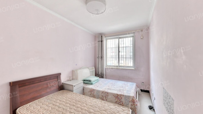 一层带小院，南北通透两居室，有装修，拎包入住-卧室B