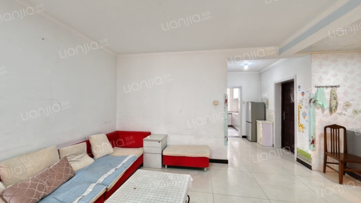 一层带小院，南北通透两居室，有装修，拎包入住-客厅