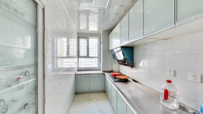 水岸花城，一线河景美宅，标准现房，即买即住-厨房