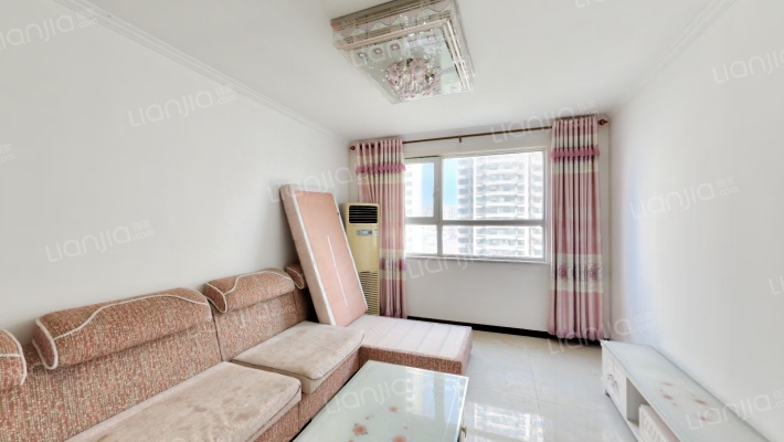 水岸花城，一线河景美宅，标准现房，即买即住-客厅