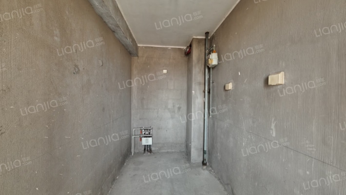 水岸花城，一线河景美宅，标准现房，即买即住-厨房