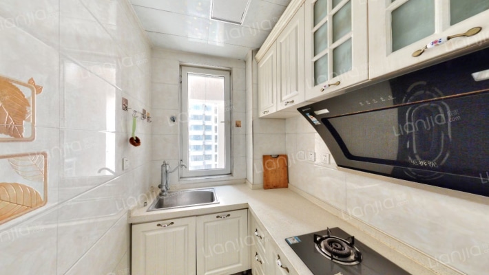 水岸花城，一线河景美宅，标准现房，即买即住-厨房