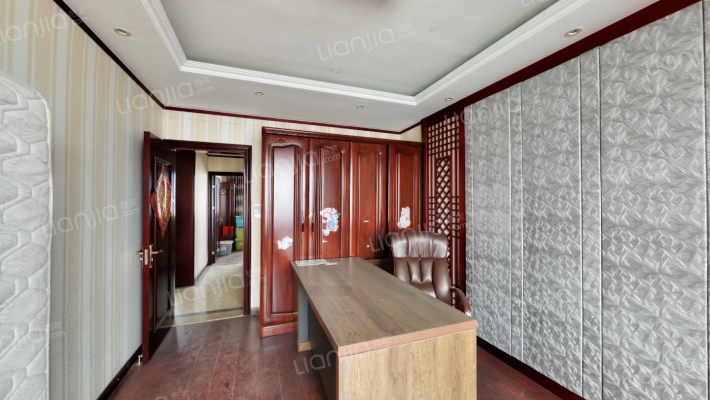 838沿线，70年大产权，精装修-卧室A