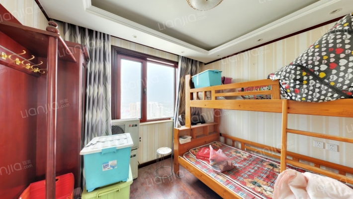 838沿线，70年大产权，精装修-卧室B