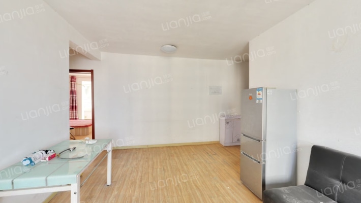 房子户型方正，采光好，不遮挡。-客厅