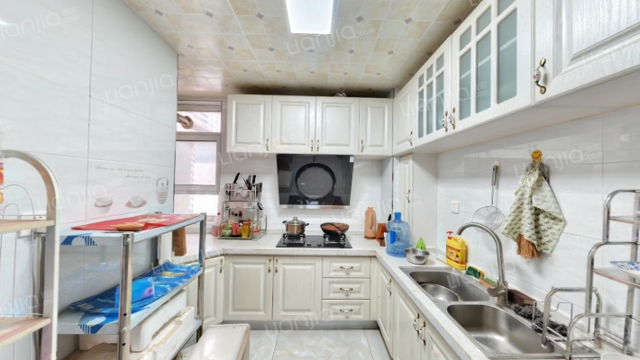 此房满二税费低，全南户型，采光全天-厨房