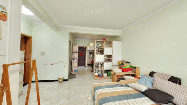 此房满二税费低，全南户型，采光全天-客厅