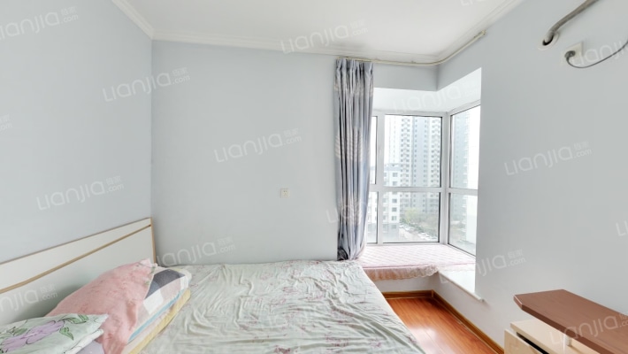 此房满二税费低，全南户型，采光全天-卧室A