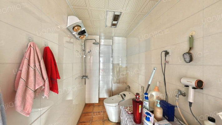 房子属于联合地产开发的两居好楼层-卫生间