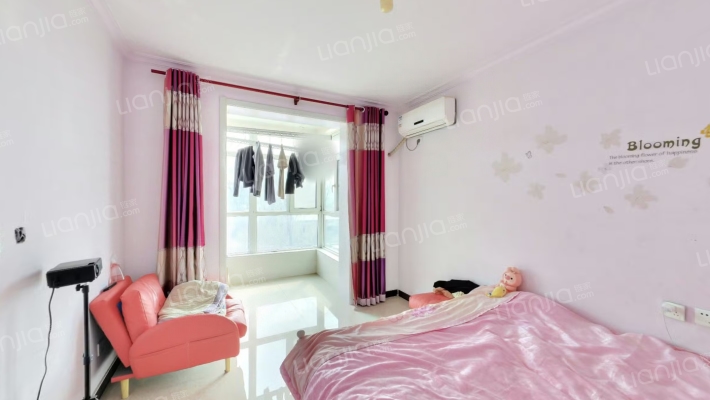 房子属于联合地产开发的两居好楼层-卧室B