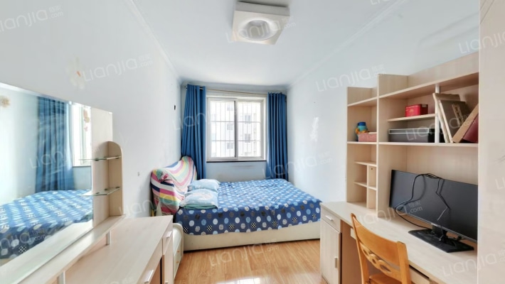 南北双通透户型 全天采光无遮挡，明厨明卫-卧室A