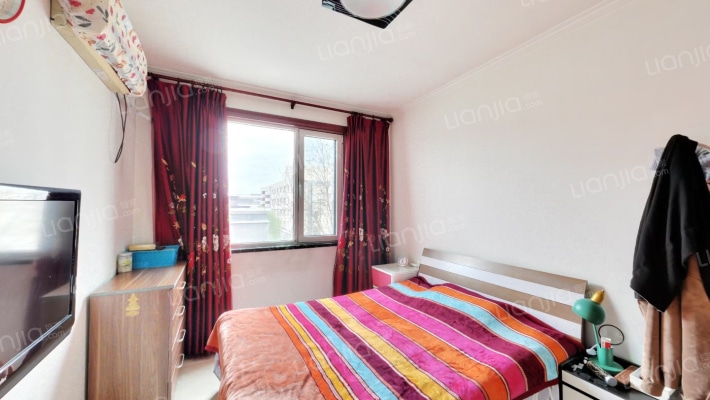 范阳路豪庭精装南北通透三居，本满五年。-卧室B