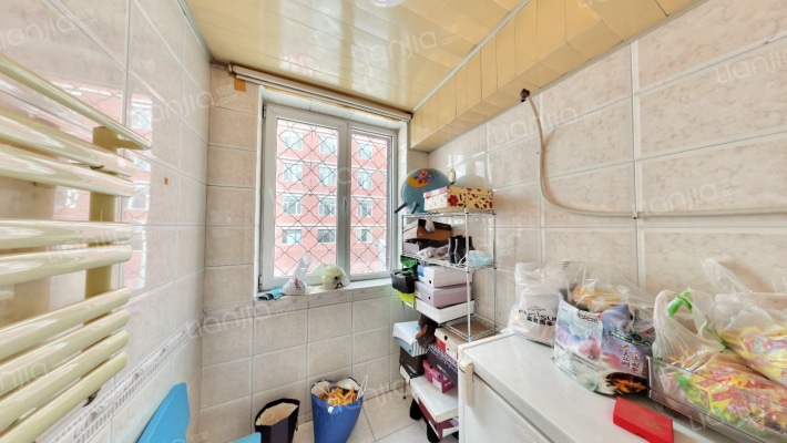 燕赵花园 4室2厅 南 北-卫生间D