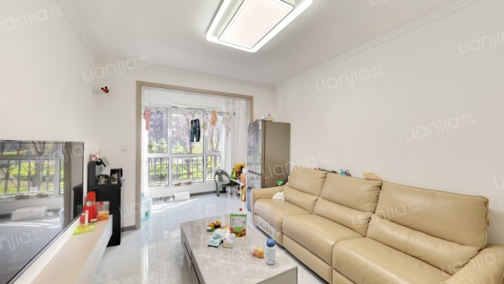 南向2居 户型方正 全天采光.税费低-客厅