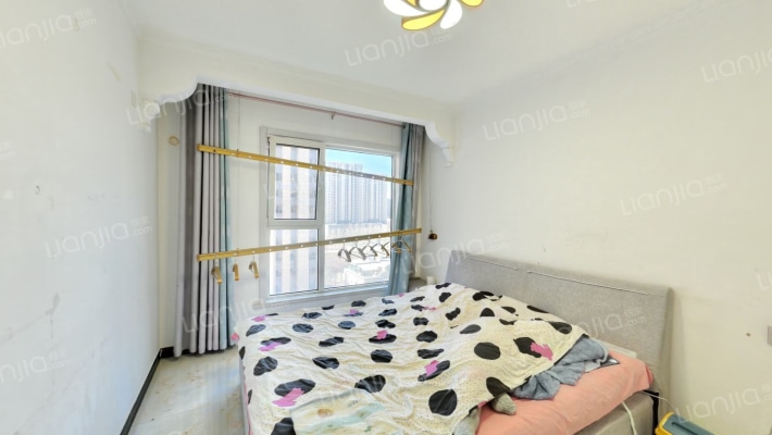 狮子城精装两居。税费低，小区配套齐全-卧室B