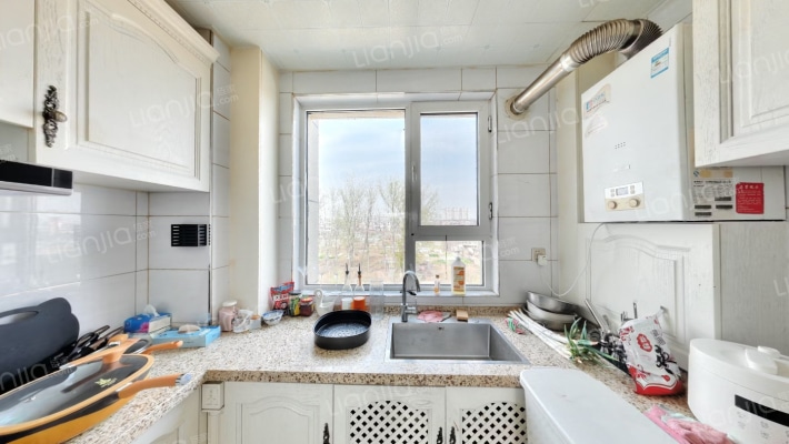 南北通透三居 自住标准精装 采光好 视野好 交通便利-厨房