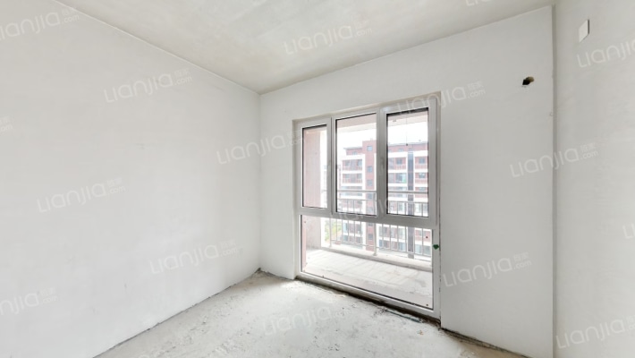 一梯两户，南北通透三居，双卫，有车位，到时候在商量-卧室C