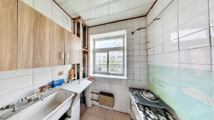 小区离公交车站近，出行很便利，也可直接去高速口-厨房