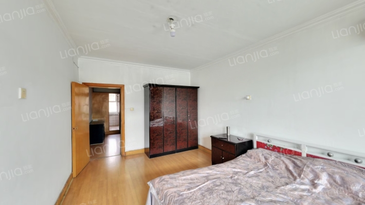 小区离公交车站近，出行很便利，也可直接去高速口-卧室B