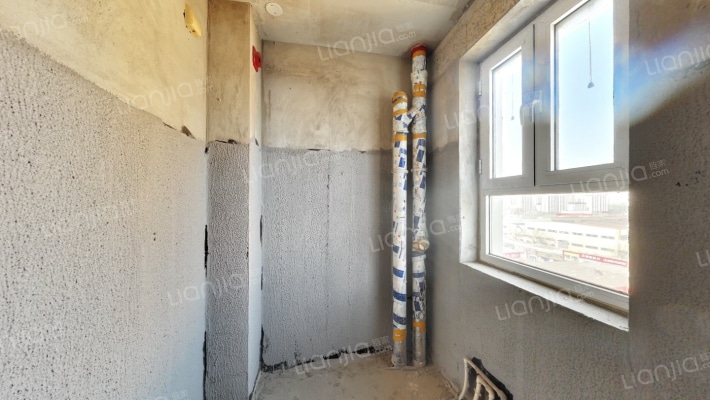 双卫 南北通透3居 高楼层 毛坯 有本-卫生间A