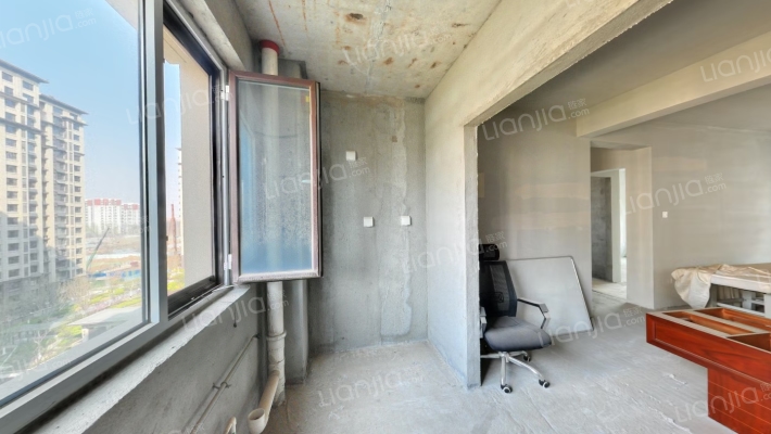 印象城，大社区，南北通透，双明卫大三居，中间楼层-厨房