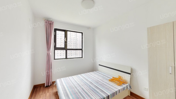 出售牛津南北通透三居中高楼层无遮挡简装可拎包入住-卧室B