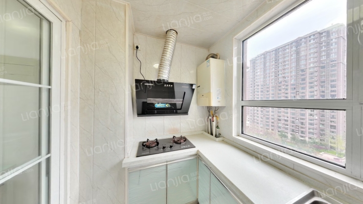 出售牛津南北通透三居中高楼层无遮挡简装可拎包入住-厨房