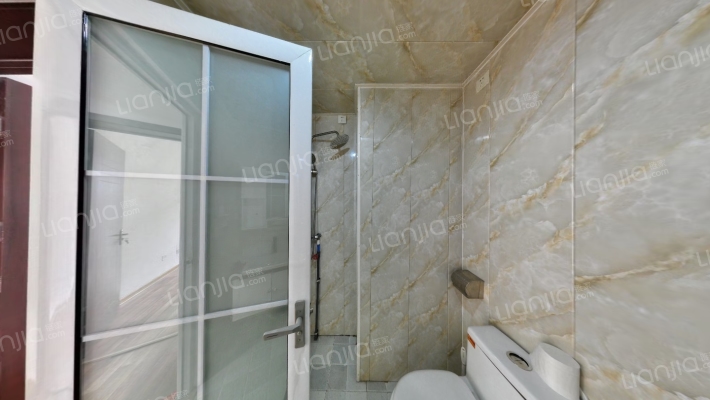 出售牛津南北通透三居中高楼层无遮挡简装可拎包入住-卫生间