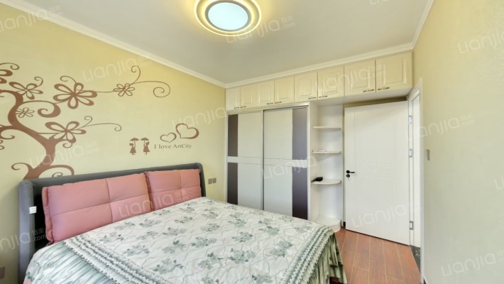 牛津花园，精装南向两居，中高楼层采光充足-卧室B