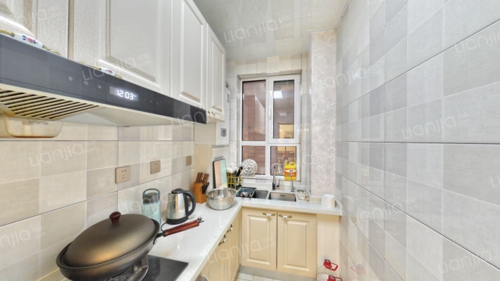 牛津花园，精装南向两居，中高楼层采光充足-厨房