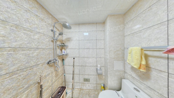 牛津花园，精装南向两居，中高楼层采光充足-卫生间