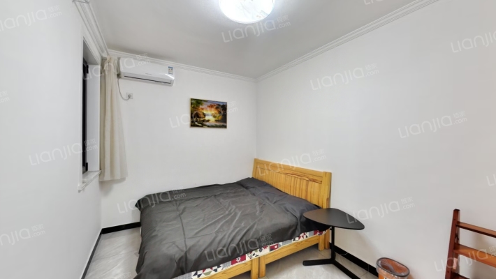 业主自住标准精装修，朝南三居，中间楼层-卧室A