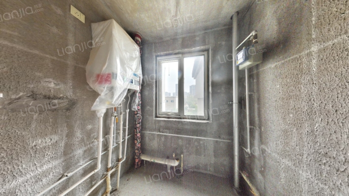 双卫 西户 南北通透 满二 毛坯 临近商店 主卧转角窗-厨房