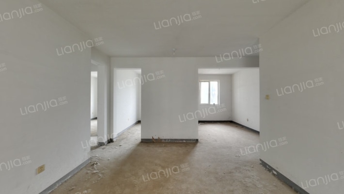 双卫 西户 南北通透 满二 毛坯 临近商店 主卧转角窗-客厅