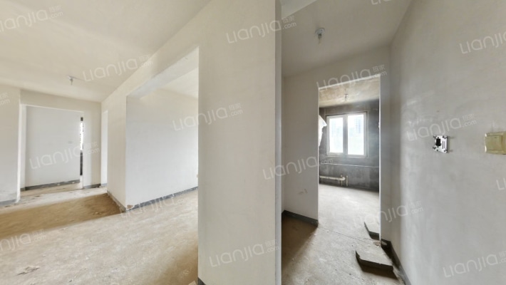 双卫 西户 南北通透 满二 毛坯 临近商店 主卧转角窗-餐厅