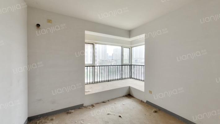 双卫 西户 南北通透 满二 毛坯 临近商店 主卧转角窗-卧室C