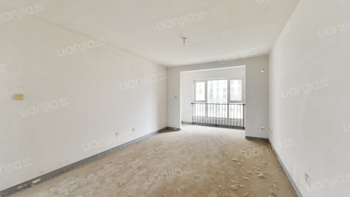 双卫 西户 南北通透 满二 毛坯 临近商店 主卧转角窗-客厅