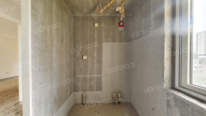 双卫 西户 南北通透 满二 毛坯 临近商店 主卧转角窗-卫生间A