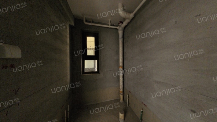 房子是正规的朝南两室明厨明卫的格局-卫生间