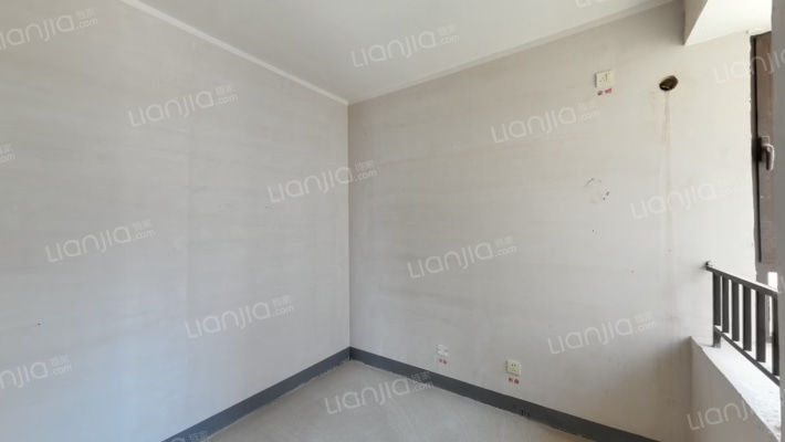 房子是正规的朝南两室明厨明卫的格局-卧室A