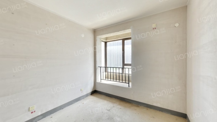 房子是正规的朝南两室明厨明卫的格局-卧室B