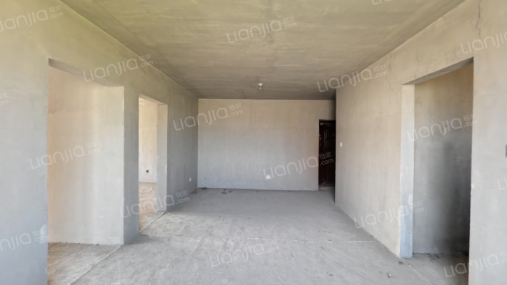 交通便利，采光充足，户型方正，适合老人孩子居住-客厅