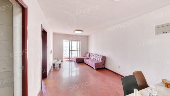 房本满五唯一，户型方正，精装修，业主诚心出售-客厅