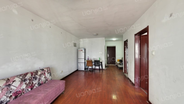 房本满五唯一，户型方正，精装修，业主诚心出售-客厅