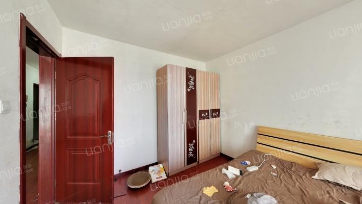 房本满五唯一，户型方正，精装修，业主诚心出售-卧室B