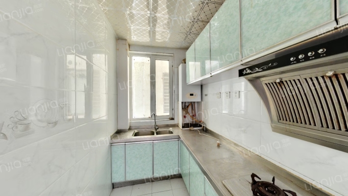 房本满五唯一，户型方正，精装修，业主诚心出售-厨房