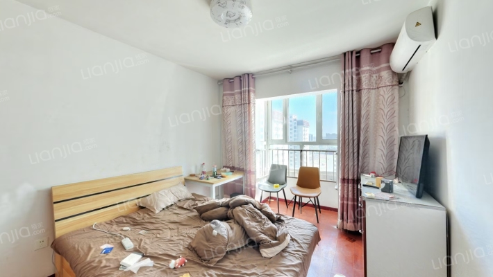 房本满五唯一，户型方正，精装修，业主诚心出售-卧室B