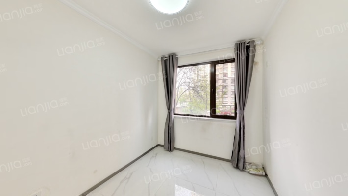 鸿坤精装南北三居室，正对高铁站通勤方便，可直接出租-卧室A