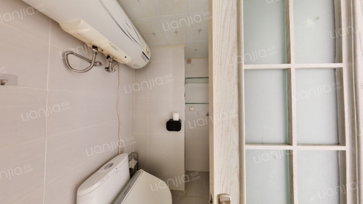 高楼层 采光好 带装修 诚意卖 房本满二-卫生间