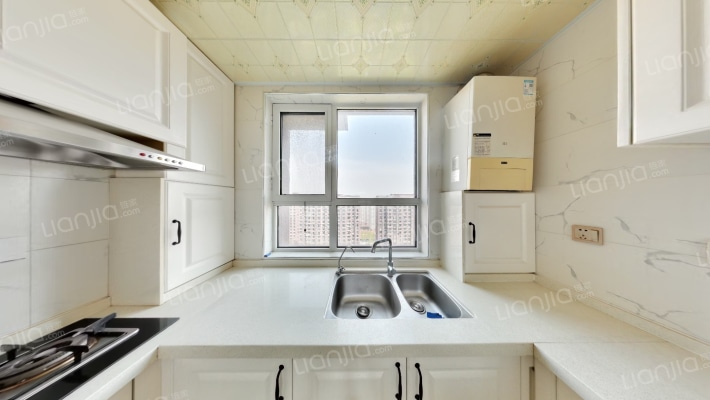 高楼层 采光好 带装修 诚意卖 房本满二-厨房